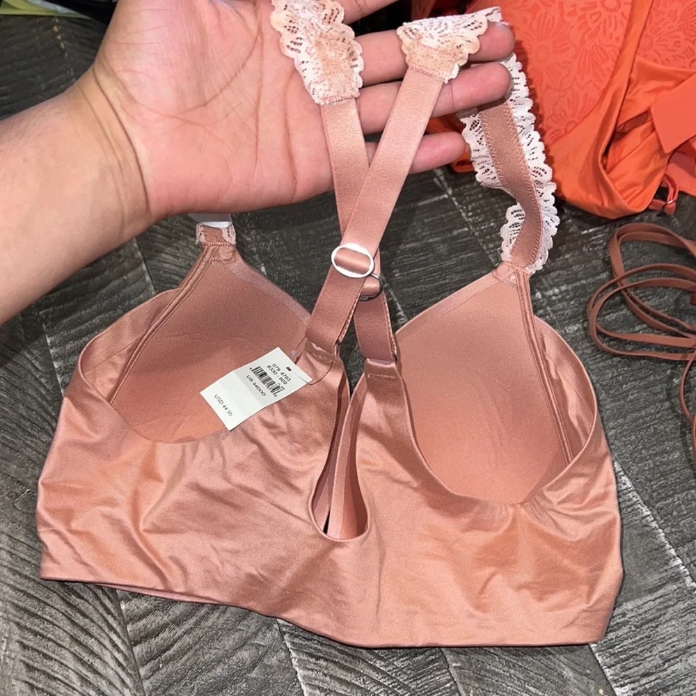 aerie wireless real sunnie crossed back bra - Picture 3 of 3